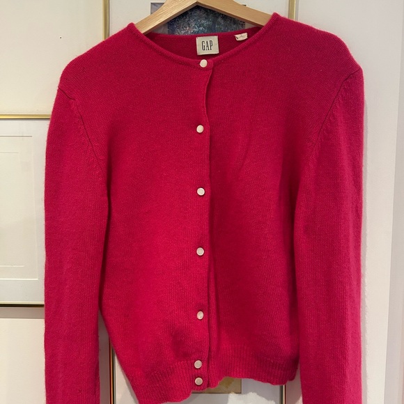 Vintage Gap Sweater and T-shirt set - Picture 2 of 2